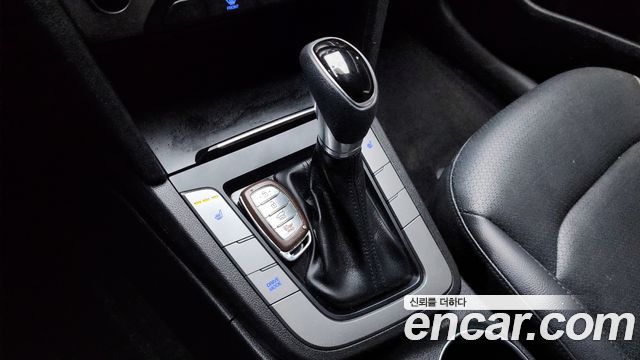 Hyundai AVANTE 2018 — photo 12