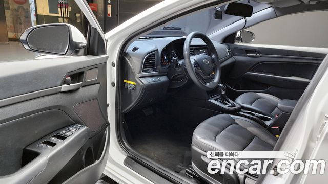 Hyundai AVANTE 2018 — photo 13