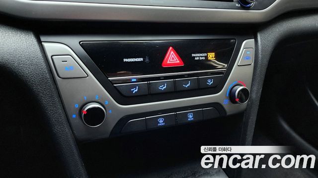 Hyundai AVANTE 2018 — photo 22