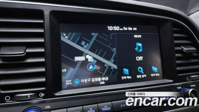 Hyundai AVANTE 2018 — photo 24