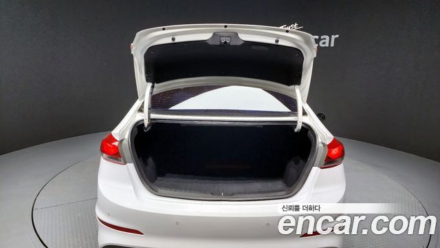 Hyundai AVANTE 2018 — photo 26