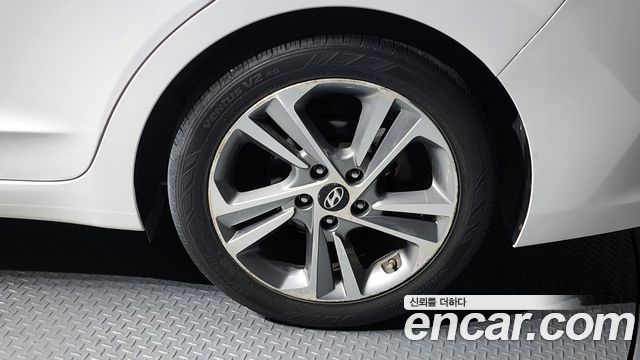 Hyundai AVANTE 2018 — photo 7