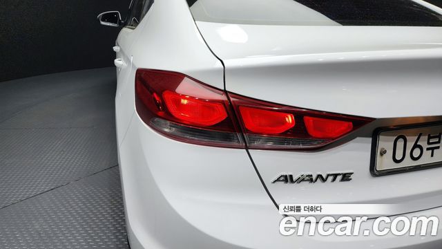 Hyundai AVANTE 2018 — photo 9