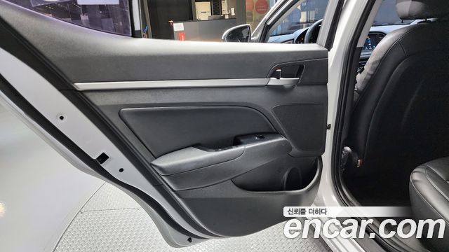 Hyundai AVANTE 2018 — photo 15