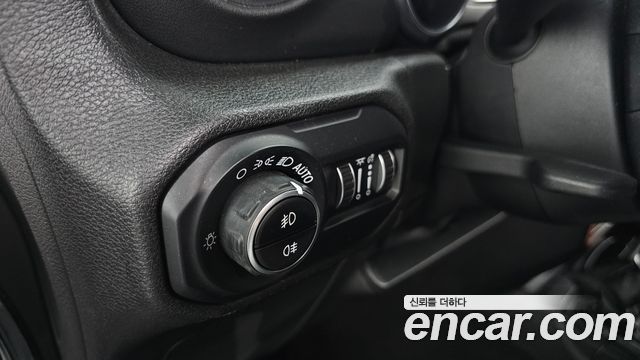 Jeep Wrangler 2018 — photo 16