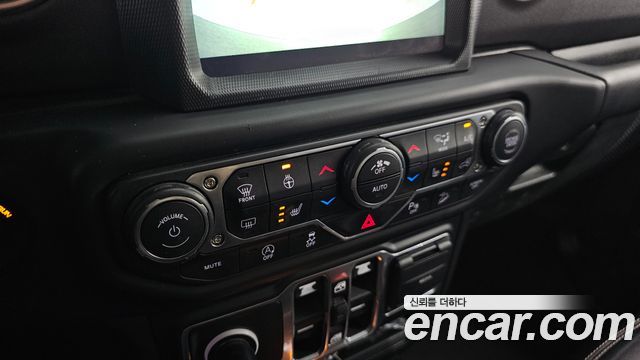 Jeep Wrangler 2018 — photo 17