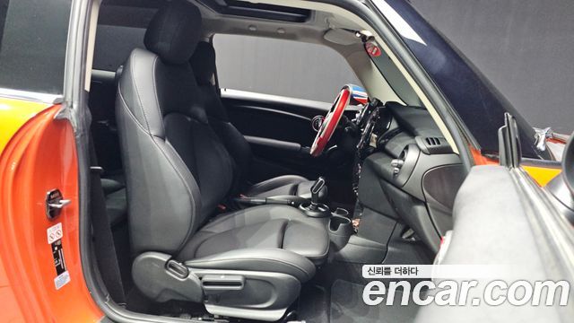 Mini Cooper 2019 — photo 17