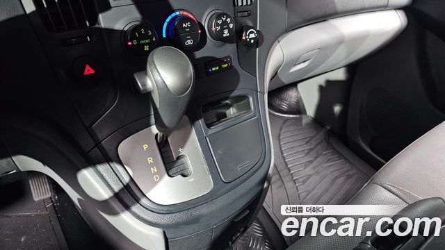 Hyundai Starex 2015 — photo 9