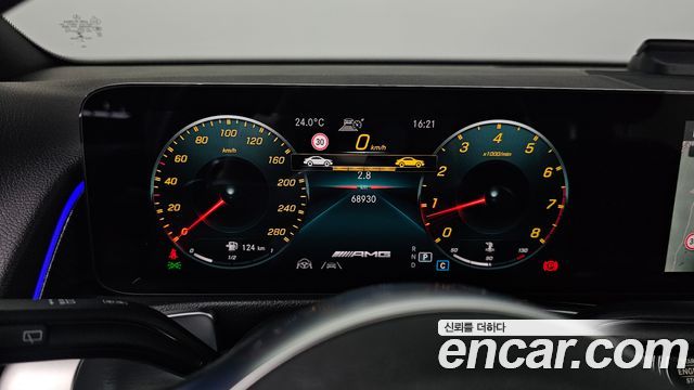 Mercedes-Benz GLB-Class 2022 — photo 11