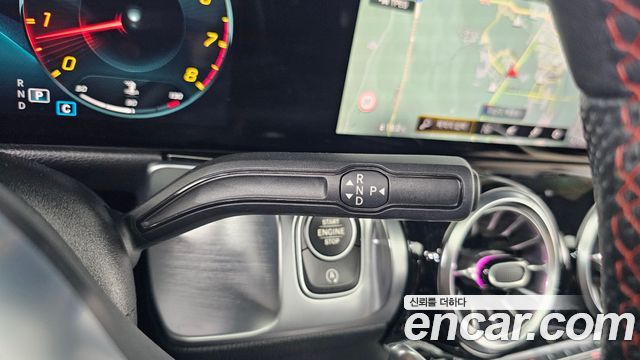 Mercedes-Benz GLB-Class 2022 — photo 12
