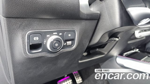 Mercedes-Benz GLB-Class 2022 — photo 26