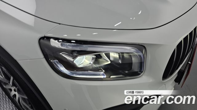 Mercedes-Benz GLB-Class 2022 — photo 8