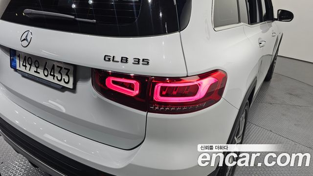 Mercedes-Benz GLB-Class 2022 — photo 9