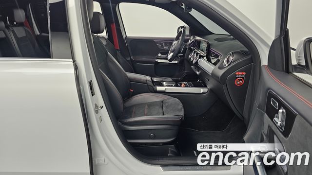 Mercedes-Benz GLB-Class 2022 — photo 16