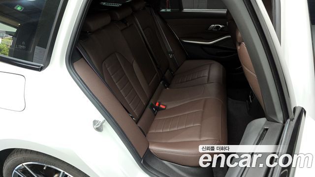 BMW 3-Series 2025 — photo 12