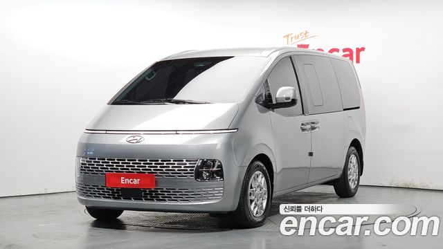 Hyundai Staria 2023 — photo 1