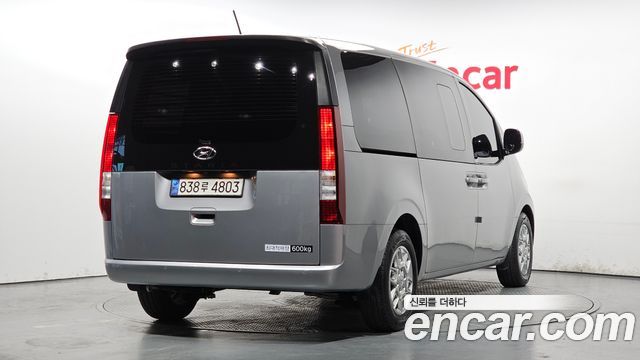 Hyundai Staria 2023 — photo 2