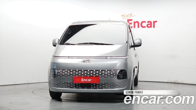 Hyundai Staria 2023 — photo 3