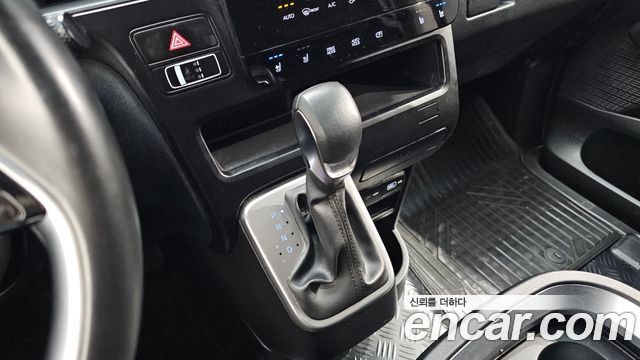 Hyundai Staria 2023 — photo 9