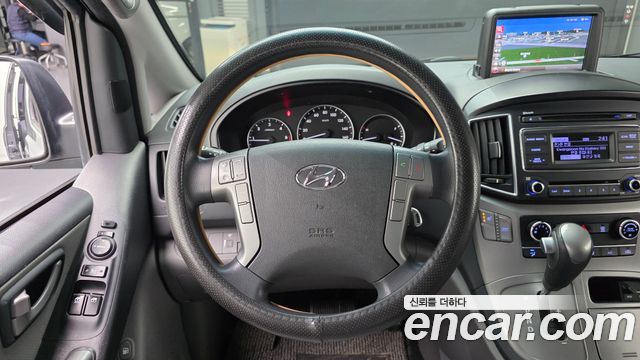 Hyundai Starex 2017 — photo 18