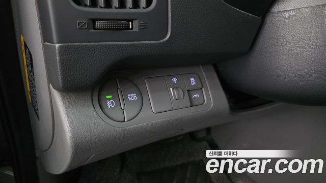 Hyundai Starex 2017 — photo 20