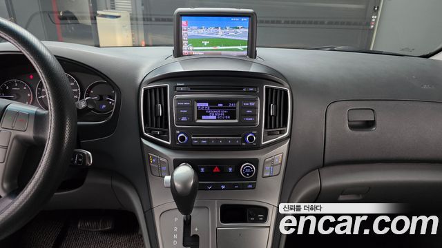 Hyundai Starex 2017 — photo 26