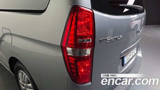 Hyundai Starex 2017 — photo 9