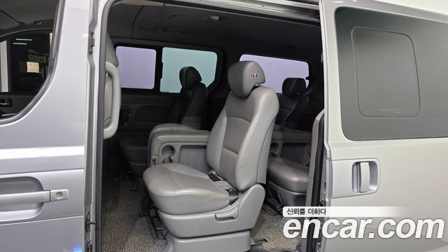 Hyundai Starex 2017 — photo 16