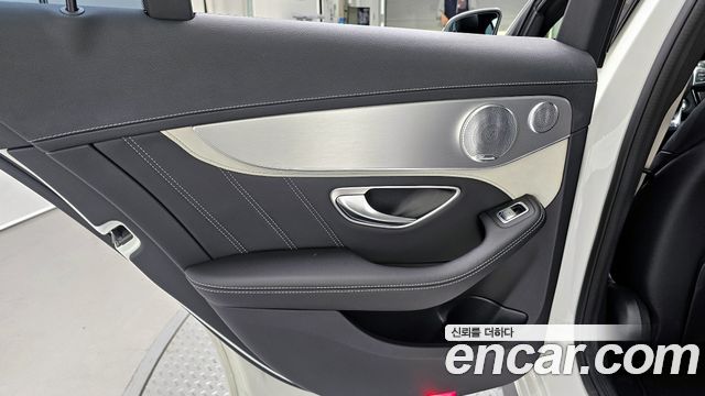 Mercedes-Benz C-Class 2017 — photo 15
