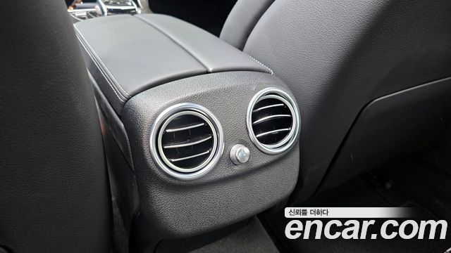 Mercedes-Benz C-Class 2017 — photo 31