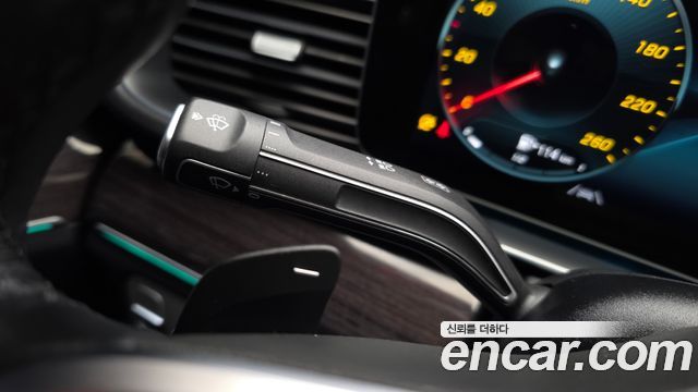 Mercedes-Benz GLE-Class 2022 — photo 33