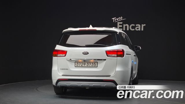 Kia Canival 2018 — photo 4