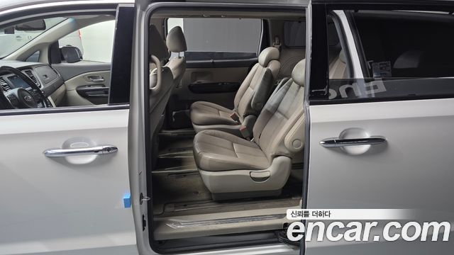Kia Canival 2018 — photo 11