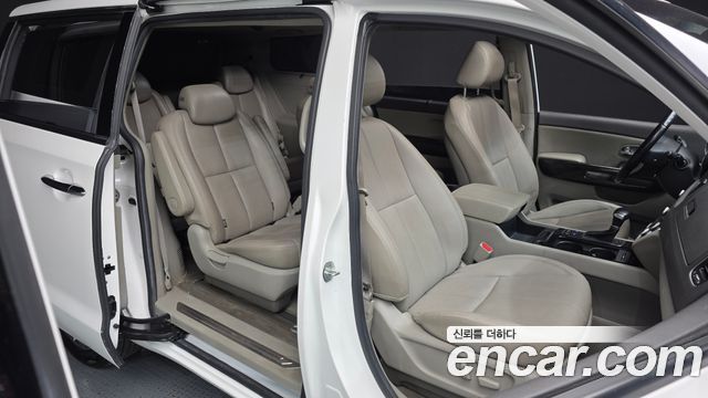 Kia Canival 2018 — photo 12