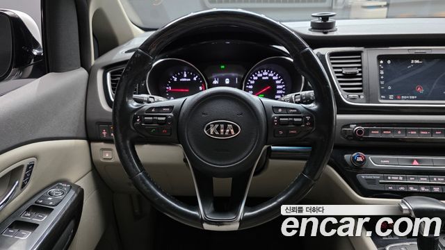 Kia Canival 2018 — photo 13
