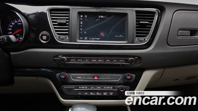 Kia Canival 2018 — photo 16