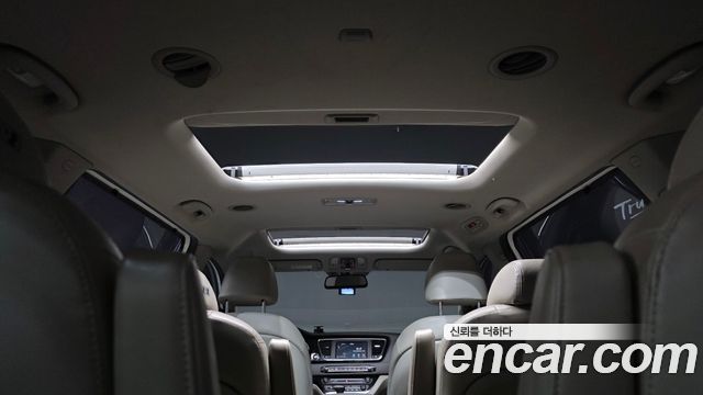 Kia Canival 2018 — photo 20