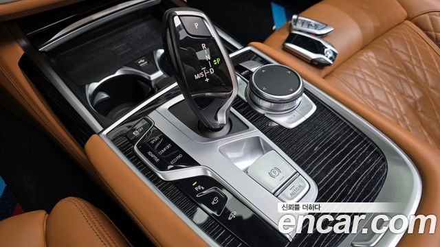 BMW 7-Series 2021 — photo 9