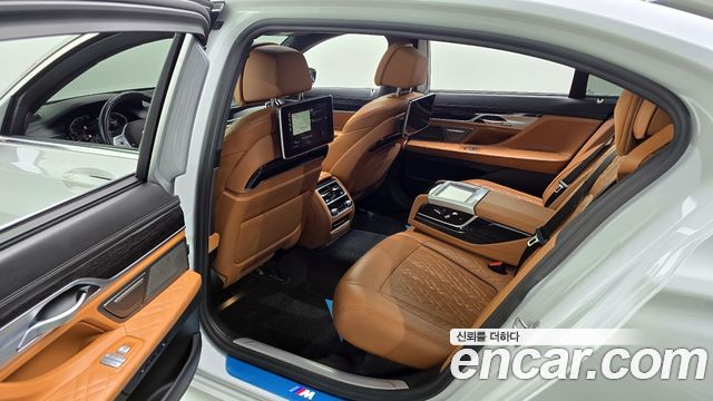BMW 7-Series 2021 — photo 11