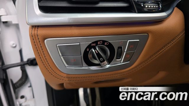 BMW 7-Series 2021 — photo 13