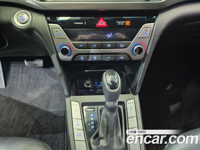Hyundai AVANTE 2016 — photo 10
