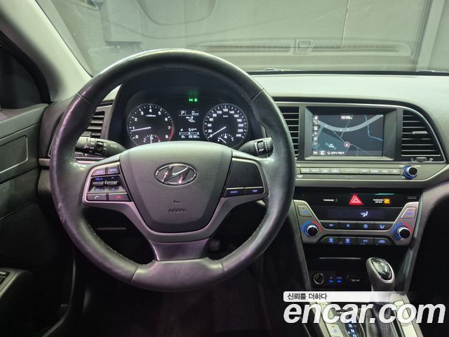 Hyundai AVANTE 2016 — photo 12