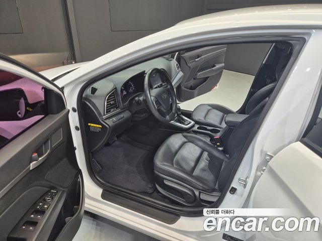 Hyundai AVANTE 2016 — photo 15