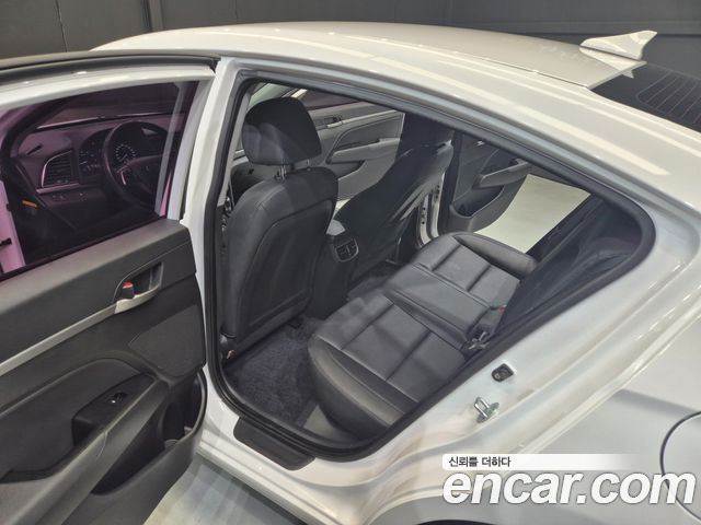 Hyundai AVANTE 2016 — photo 16