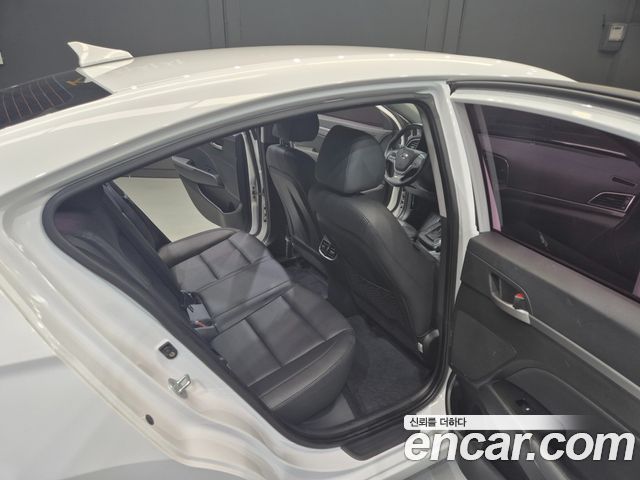 Hyundai AVANTE 2016 — photo 17