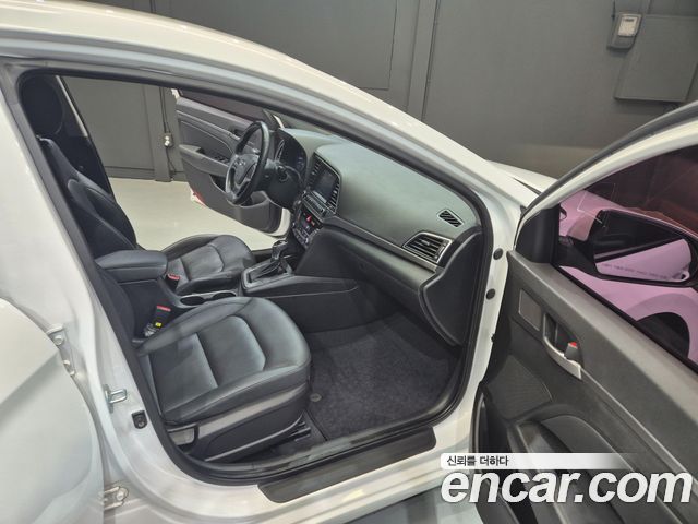 Hyundai AVANTE 2016 — photo 18