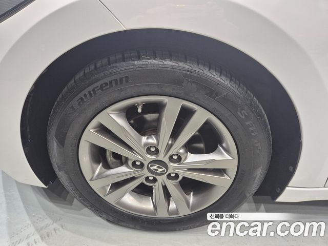 Hyundai AVANTE 2016 — photo 19