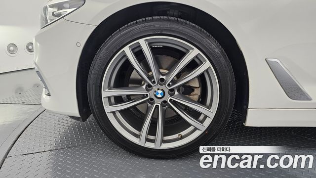 BMW 5-Series 2020 — photo 5
