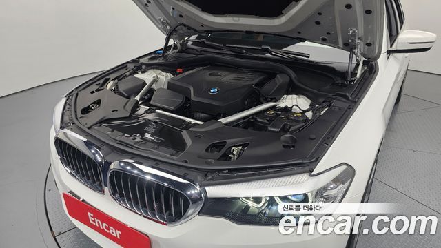 BMW 5-Series 2020 — photo 6