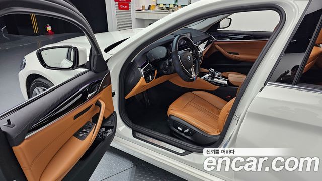 BMW 5-Series 2020 — photo 13